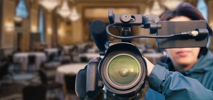 kina-bayan-kameraman-istanbul-kinada-kadin-kameraman-video-kamera-cekimi-bayan-kamera-fiyat-kinada-bayan-video-kamera-cekimi