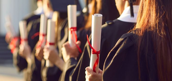 mezuniyet-kamera-cekimi-fiyatlari-istanbul-kameraman-lise-ilk-okul-universite-mezuniyet-kamera-cekimi-yapan-yerler-uygun-fiyatli-mezuniyet-video-kamera-cekimi