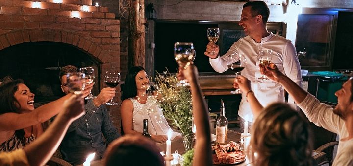 ozel-davet-video-kamera-cekimi-yapan-yerler-evde-davet-kameraman-video-fiyatlari-istanbul-kisisel-davet-video-cekimi